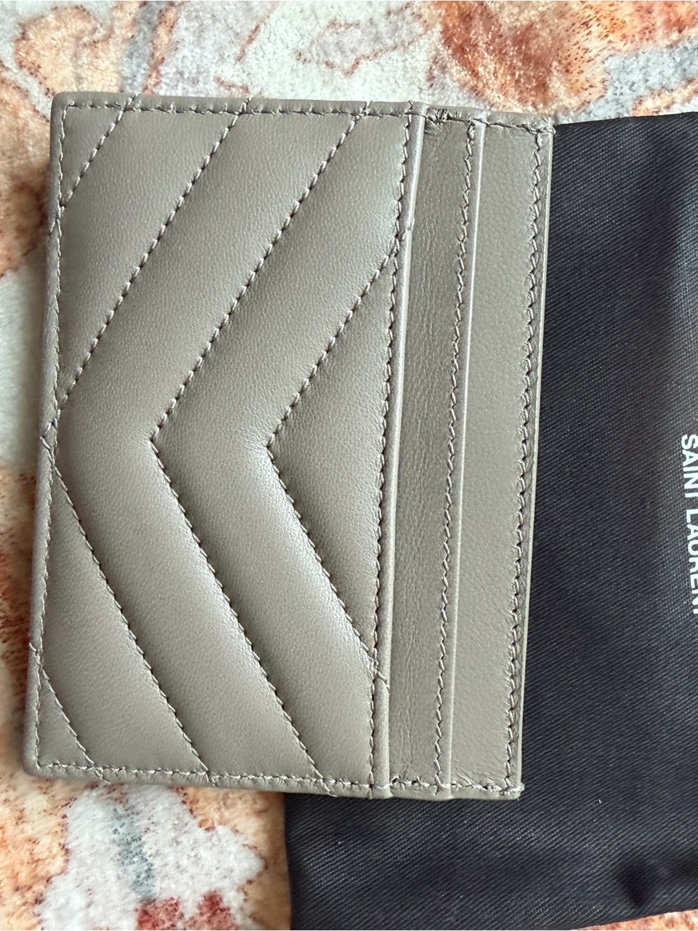 Yves Saint Laurent Poudre Quilted Card Holder with Gold YSL - Picture 4 of 4